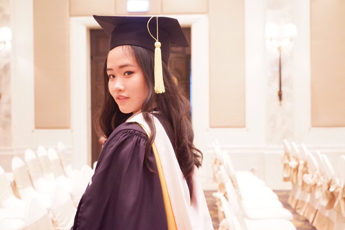 newyearsdaytstv's tweet image. I JUST GRADUATED!