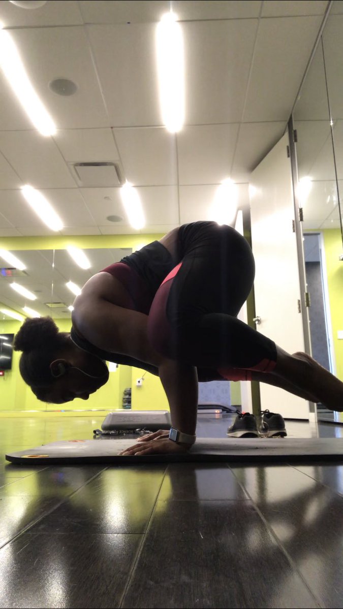 MuuuusicLover's tweet image. I’m getting better. #Yoga #WorkOutAtWork