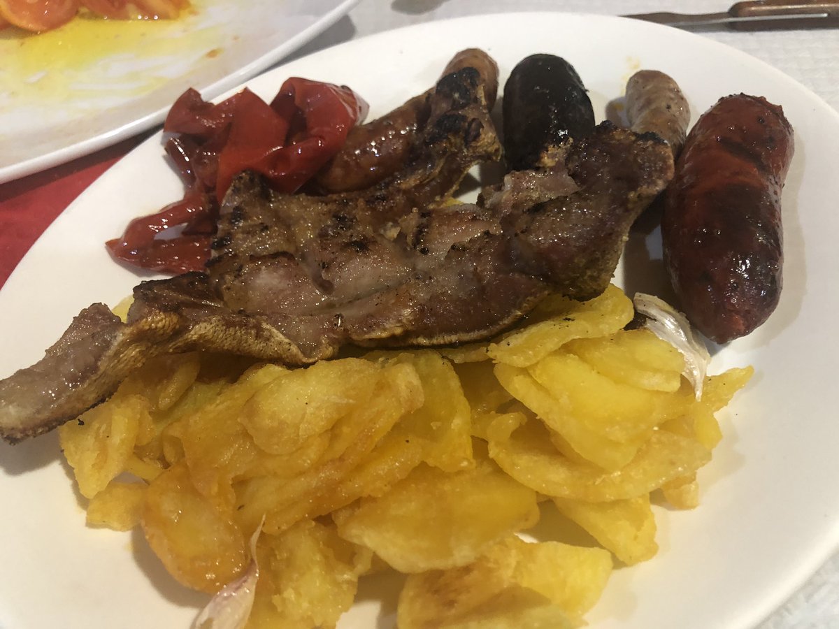 CulturaAlmuerzo's tweet photo. Esmorzaret a San Antonio #BarRamos “Mariscada de Gorrino” solo le falta... dos huevos de gallinas que anden. Tú me entiendes paisano. #LaCulturaDelAlmuerzo https://t.co/LOlTKdzQzz