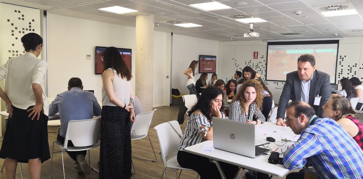 Gamelearn's tweet photo. Nos encanta ver a los participantes de nuestro taller en el #GamificationDay de Madrid concentrados al máximo en "ganar" con #Mars, nuestro último #SeriousGame 😅 https://t.co/6dhQoeEbvM