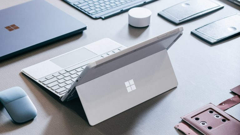 geekblogbrasi's tweet photo. [Rumor] Surface com Windows 10 ARM é chamado de Projeto Excalibur https://t.co/TxUWS2pNPV #Surface #ARM #Exalibur #Windows10ARM #ARM https://t.co/bPMeMBYxYf