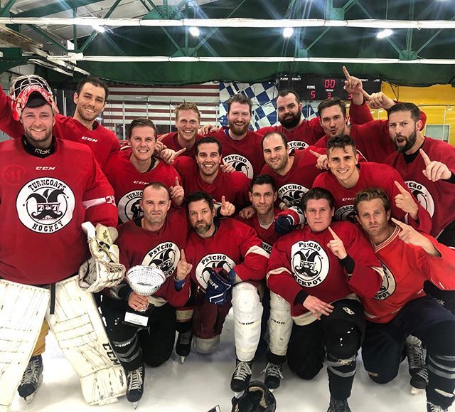 Not a typical Monday night but I could get used to it.  #TurncoatsHockey #champs bit.ly/2Ja6bxV