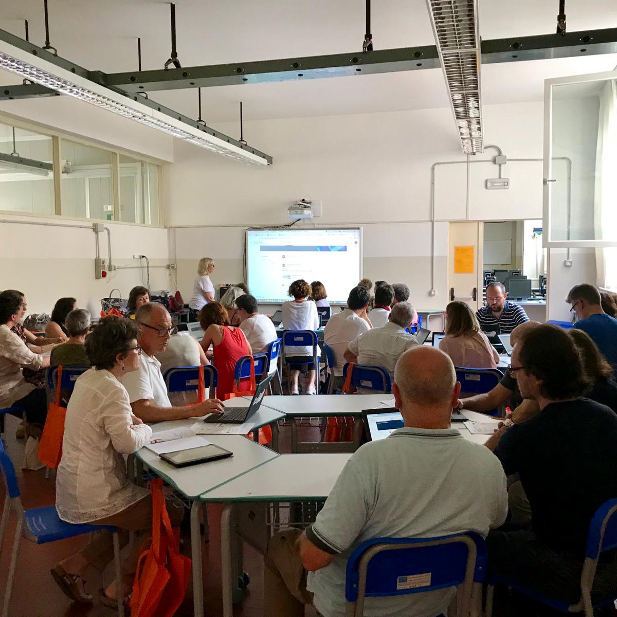 In diretta dall'ITIS Segato di Belluno il tutto esaurito all'evento <a href="/GoogleForEdu/">Google for Education</a>! Non solo la plenaria, ma anche i fantastici laboratori con Matteo, Marco, <a href="/utullia/">Tullia Urschitz</a> e <a href="/annamundi/">Anna Mancuso</a> su G Suite, Google Forms e Google Classroom hanno coinvolto più di 100 docenti del territorio!