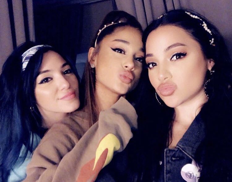 thearianarchive's tweet photo. ariana last night w niki &amp; gabi 🌪 https://t.co/K3jDv0u2UM
