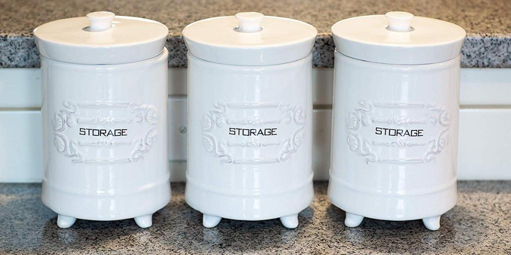 ComfifyHQ's tweet photo. Country style storage for kitchen essentials! Shop our majestic white ceramic canister set for kitchen via the link https://t.co/n6HY0JSKqn and save $2!

#comfification #kitchenware #kitchenessentials #kitchenaccessories #whitefarmhouse #whitekitchen #homedecor #4thofjulysale https://t.co/hf47Modrak