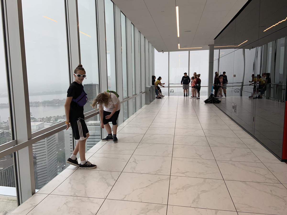 oxfordschoolhfx's tweet photo. Grade 9 Trippers are enjoying the 360 view of Montreal at Observatoire la Place Ville Ste Marie ! #KnightsInQuebec #OxfordPride https://t.co/zflFiVMeJK