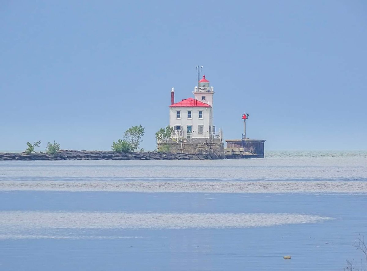 FHTourism's tweet photo. Fairport Harbor West Breakwater Lighthouse https://t.co/LsyWCQgvPk https://t.co/yZlUK4BLC3