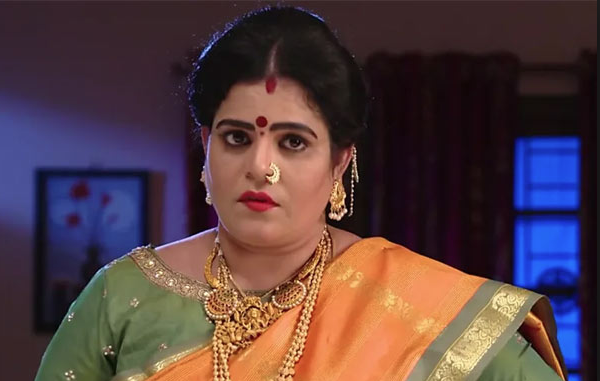 tollywood's tweet image. Karate Kalyani exposes Jr NTR
#KarateKalyani #Jrntr 
Read More : bit.ly/2IJAnkv