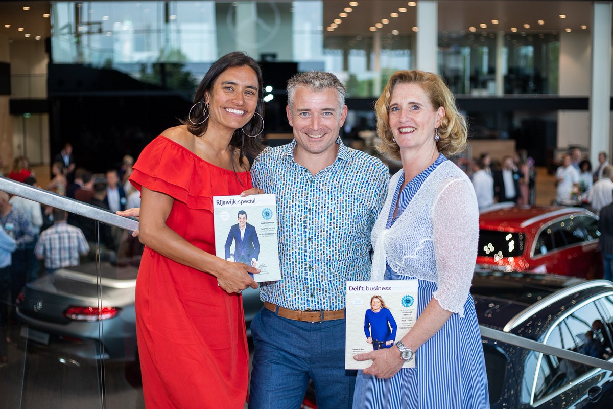 Delft_Business's tweet photo. Wat was het gister een prachtige middag en avond om de 10de editie van https://t.co/m5tcHyYRDA en de 2de editie van de Rijswijk Special te lanceren. We waren te gast bij @mercedesbenz_nl in hun gloednieuwe Flagship Store op het Forepark in #DenHaag. https://t.co/K3mLEAnKC0 https://t.co/cRDUmcPTqY
