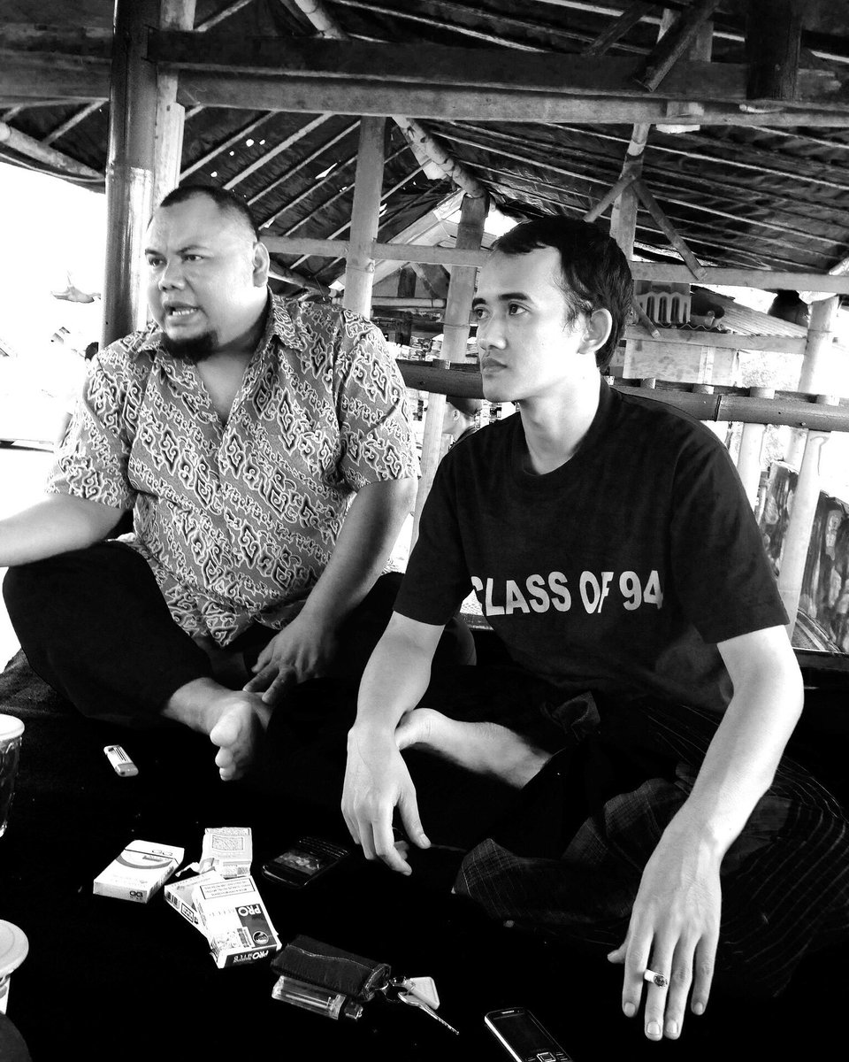 bahrunnajach's tweet photo. Nyore nyore sambil ngopi..☕️ tapi g ada kopinya... biar Allah aja yg melengkapinya😅
. https://t.co/ZBLyM68iZD