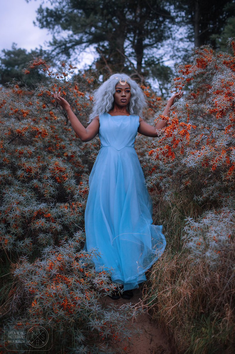 Ethereal #bridal style vibes 💙

1950s dress by us @twtdbridal @twtdvintage 
Photographer: @dashiee 
Model: @doris_magenta 
Crown: @moondome_uk