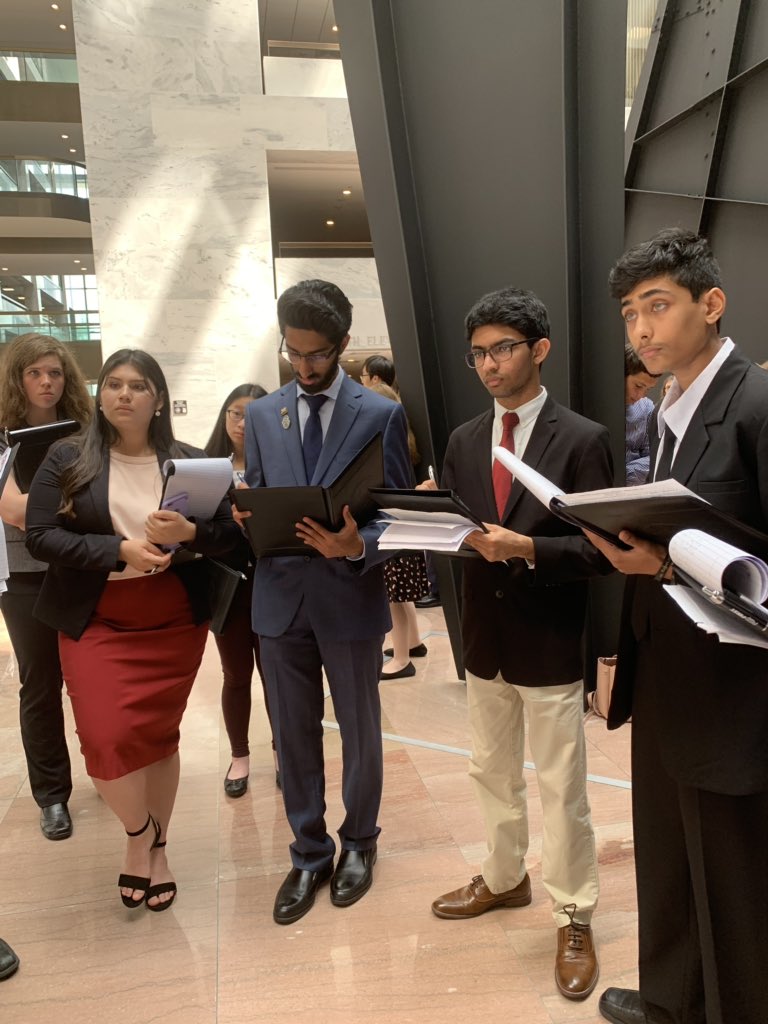 frc1086's tweet image. Our strategy lead, Sahil, did a wonderful job presenting as part of the Virginia delegation meeting with a staff member from the office of @MarkWarner #MakeitLoud @HenricoSchools @WildcatsDR #FIRSTNAC2019