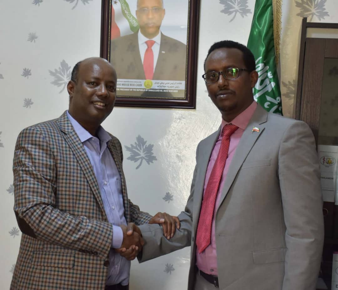 OmarAmoud's tweet photo. I had the pleasure to welcome both the incomng and outgoing #PSI_Som #Somaliland/#Somalia rep in my office together with their team. PSI is a valuable partner of #Somaliland Ministry of Health Development https://t.co/M8iFWK2dB0