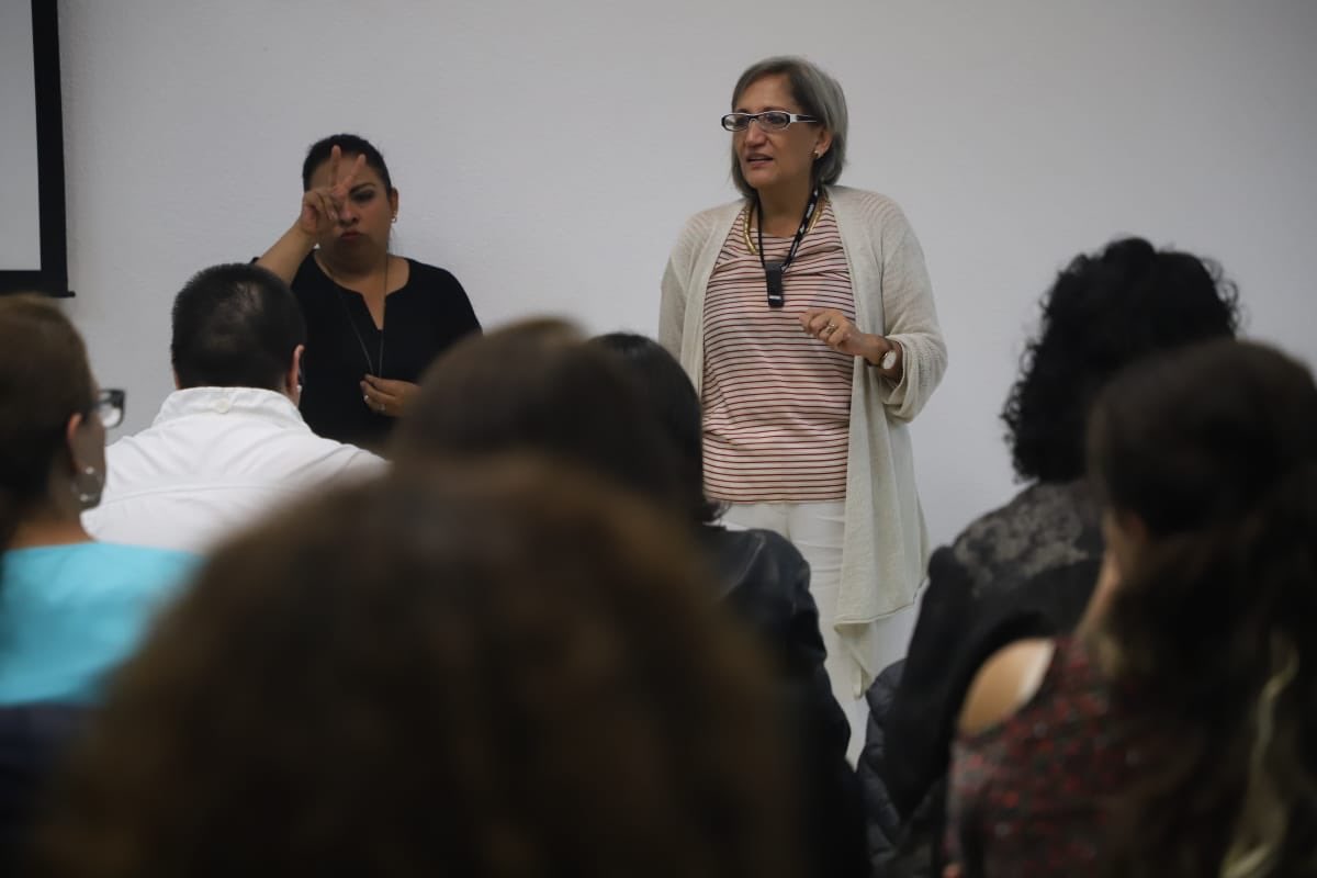 JAP_CDMX's tweet photo. En el marco de nuestra Jornada Jurídica, recibimos en el #CECAPISS a @GabrielaRodr108, Titular de la @SeMujeresCDMX quien da la conferencia magistral “Importancia de la vinculación del gobierno con OSC con relación a los derechos humanos de las mujeres”

#SerIAPEsUnaVentaja https://t.co/e8BRSrCqXK