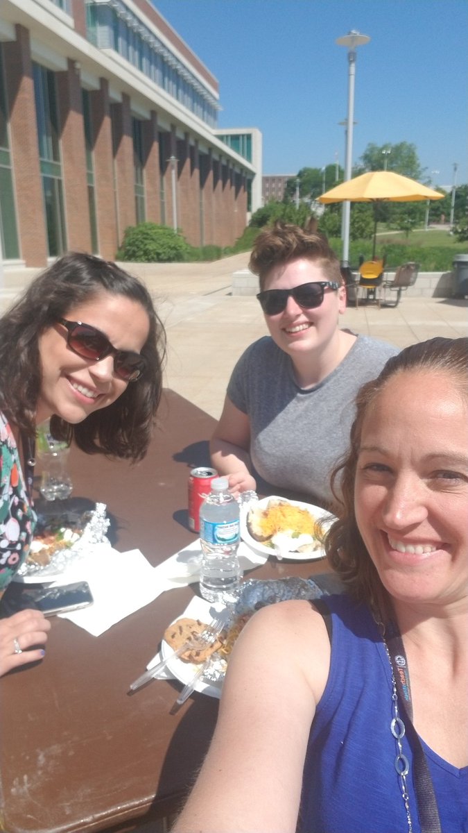 mbraat17's tweet photo. Lunch #teachstock https://t.co/ZTWfeKUguD