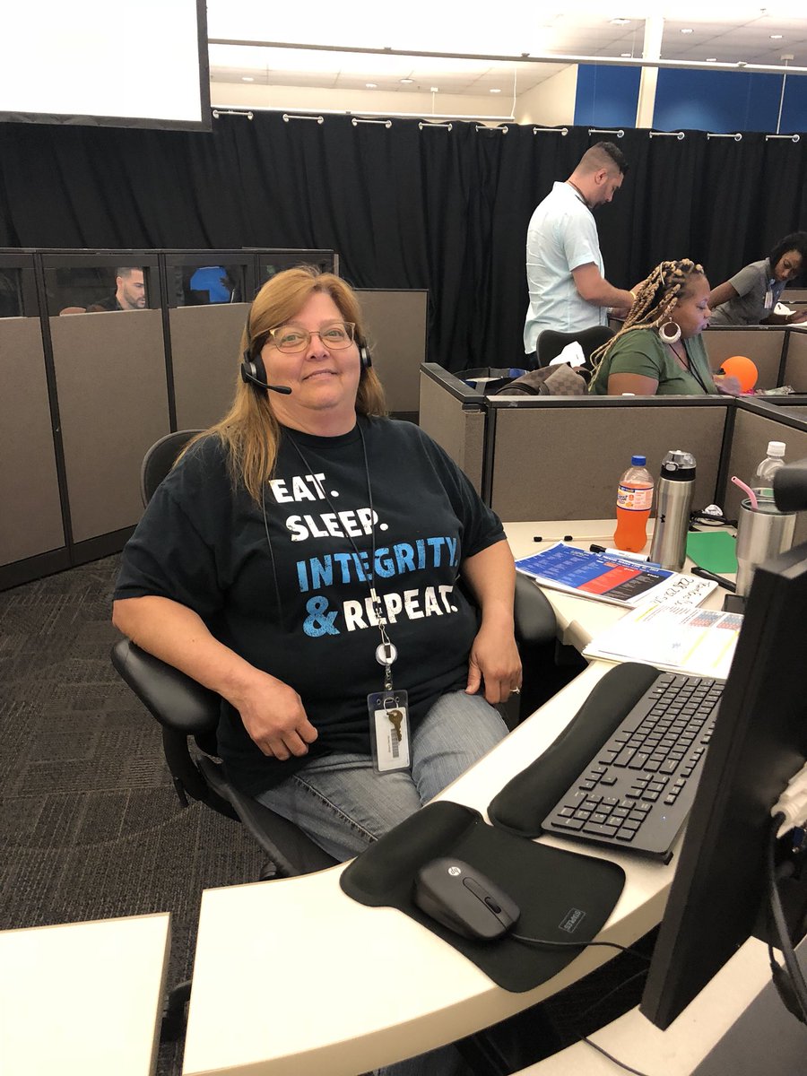NequanaW's tweet photo. Ms Sherri wit the Voice Add this morning 🙌🏾🙌🏾 #TurnUpTuesday #RedHatTeam #BestYearEver #TuggleNation #ATStoMSS @OS_CallCenter @zaentre @lafstrongcc https://t.co/VqOiptD8nT