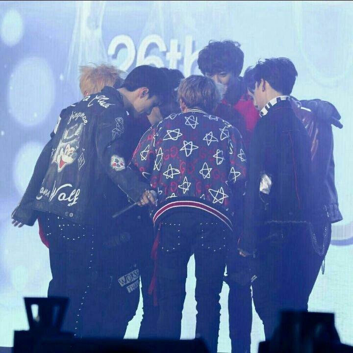 PHIXOVotingTeam's tweet photo. Who is the Kings of KPOP?

My #TeenChoice for #ChoiceInternationalArtist is #EXO EXO @weareoneEXO https://t.co/mlC0IPUxsI