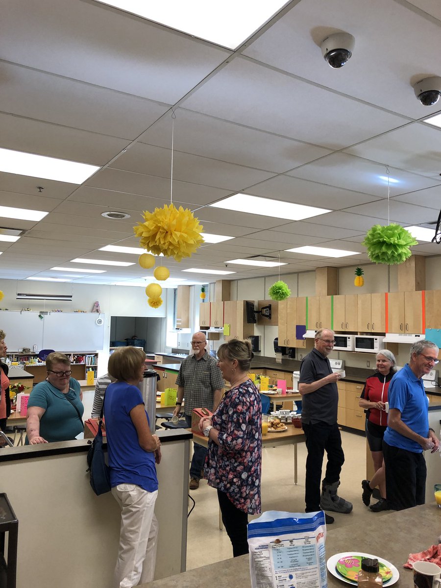 MrsHamilton8's tweet photo. Thank you to our “Breakfast for Learning” volunteers who get many of our students ready to learn every morning! @TGruenenwald #sd23 #breakfastforlearning https://t.co/7O8zxV35bz