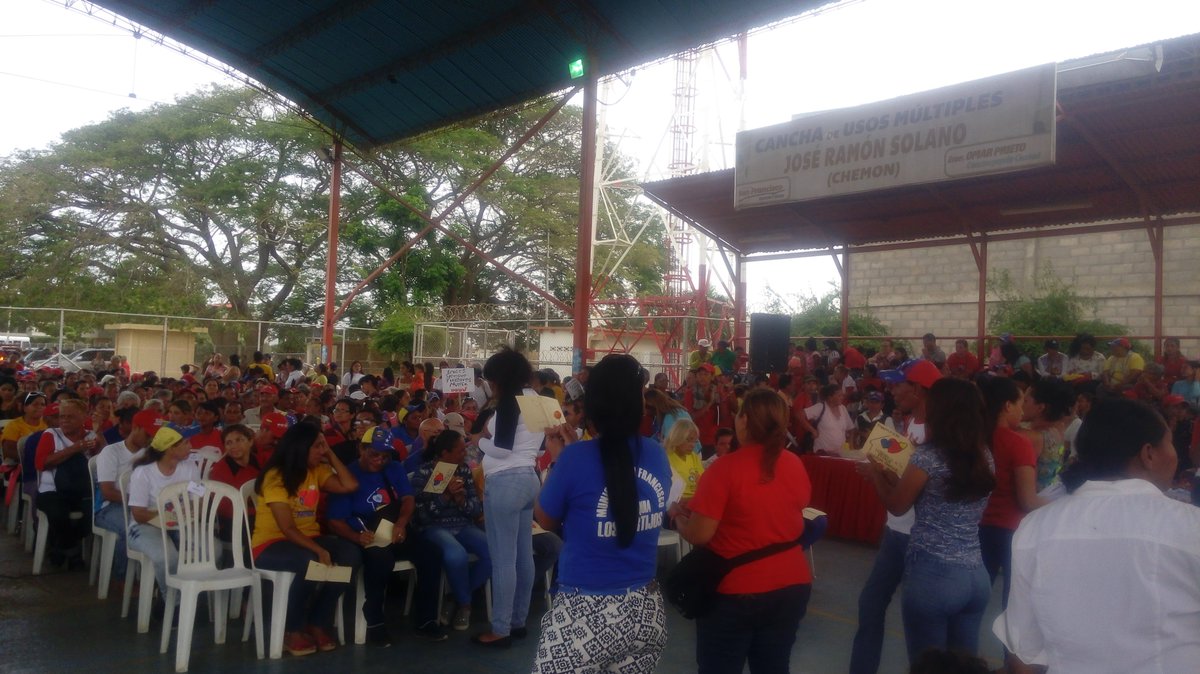 HogaresZulia's tweet photo. #22junio lideresas presentes, en actividad realizada por la Gran Misión Hogares de la Patria @JMariarosa @NicolasMaduro @psuvaristobulo @PartidoPSUV @VTVcanal8 @hogarespatriave @OmarPrietoGob https://t.co/NvV1eYep8c