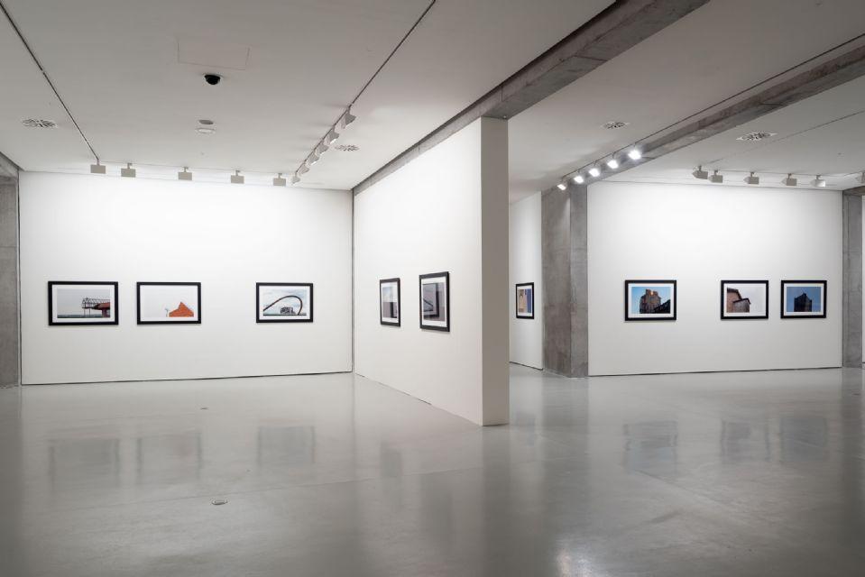 cabdeburgos's tweet photo. Uno de los mejores sitios para pasar esta #OlaDeCalor es el CAB, y lo sabes 😉. No hay lugar más fresquito que en las exposiciones de Kitazu&amp;Gómez, Rafael Navarro y Christian Villamide. Además en nuestra sala #LECTO puedes tomarte un refresco con vistas a la @catedralDburgos ☀ https://t.co/YLzfm0wg3P