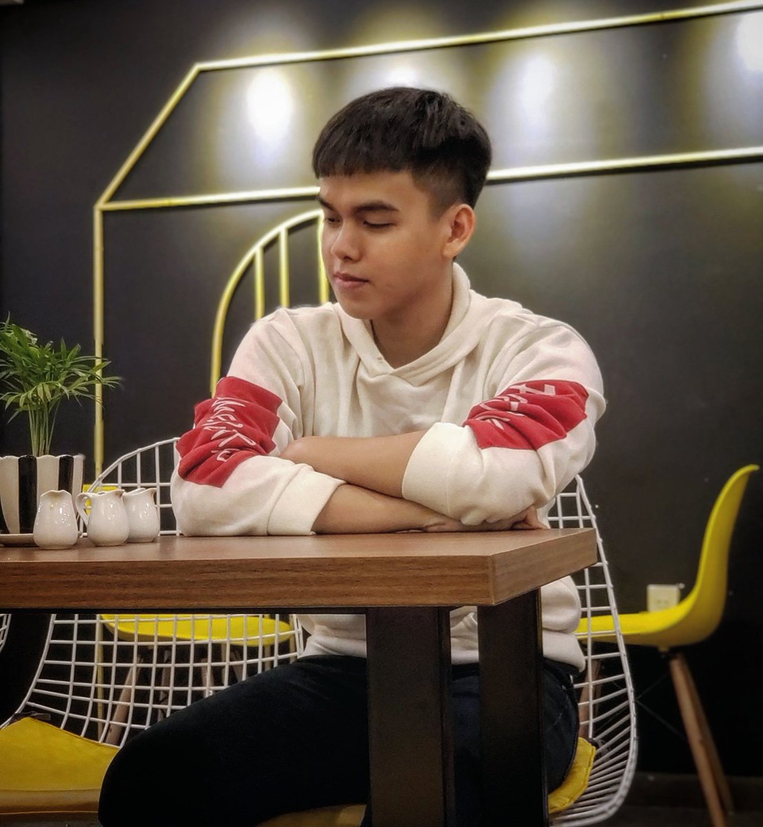 HuynhLam121099's tweet photo. Gì mà đen thui zỵ 🤣 mà đen thiệt có trắng tí nào đâu 😂
#P_s kết thúc một ngày chạy đến cong lưng #NgãBảy - #VịThanh - #CầnThơ
#91km 😫 https://t.co/Pwb1qICrtp