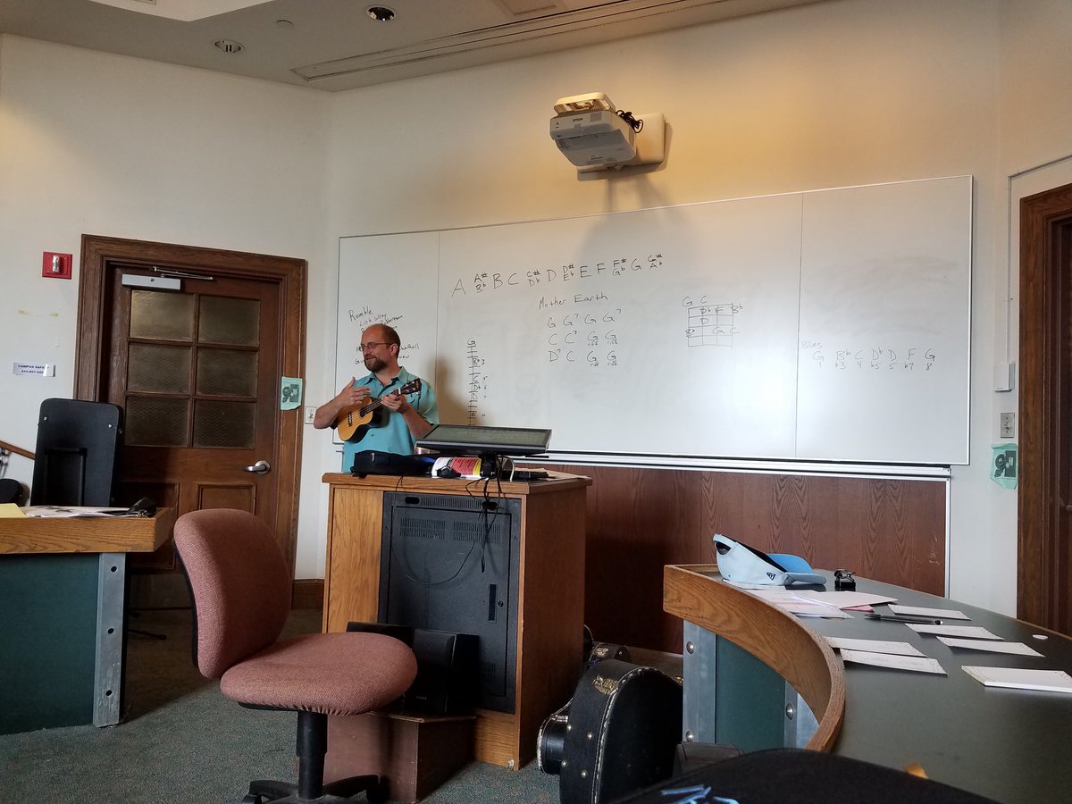 Blues ukulele @CommonGroundOTH inspired to use improvising on the blues scale to learn steps, skips, and repeats. With older grades can trade fours with the chords of the tune. @BCPSMusic @LyonsMill @shanejensen78 @cohn_amy @schneckbk #Elmused #MusicEd #kto5music #Blues #ukulele