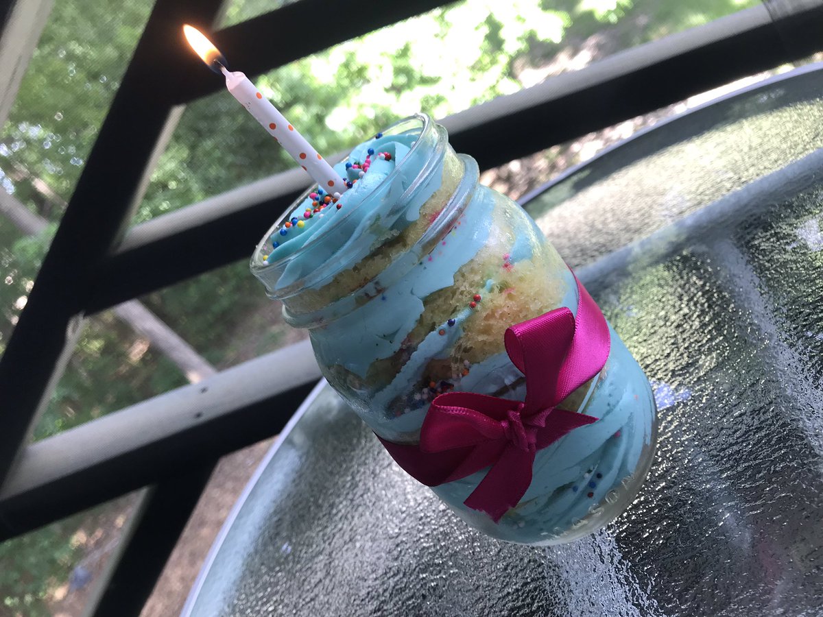 SweeetXscape_'s tweet photo. @SweeetXscape_’s mini birthday cake jar🥳🎂 | Available for pick-up & Available for shipping (U.S.) 7/12!! Website launch 7/12!! #sweeetxscape #gourmetcookies #JarsNThings #dmv #rva #hamptonroads #charlotte #HU https://t.co/S8U1ZNhKat