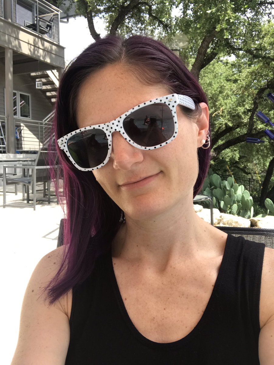 JennMHarris's tweet photo. Sunglasses selfie! #LTEBINGO @frankhousera1 https://t.co/GQqGUqiagF