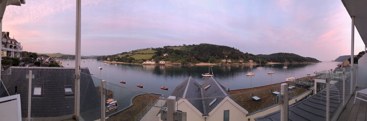 chrismccullam's tweet photo. Doesn’t really count as it’s #notforwork but here’s my #hotelview #panorama #salcombe #englishriviera https://t.co/ukC53RBn86