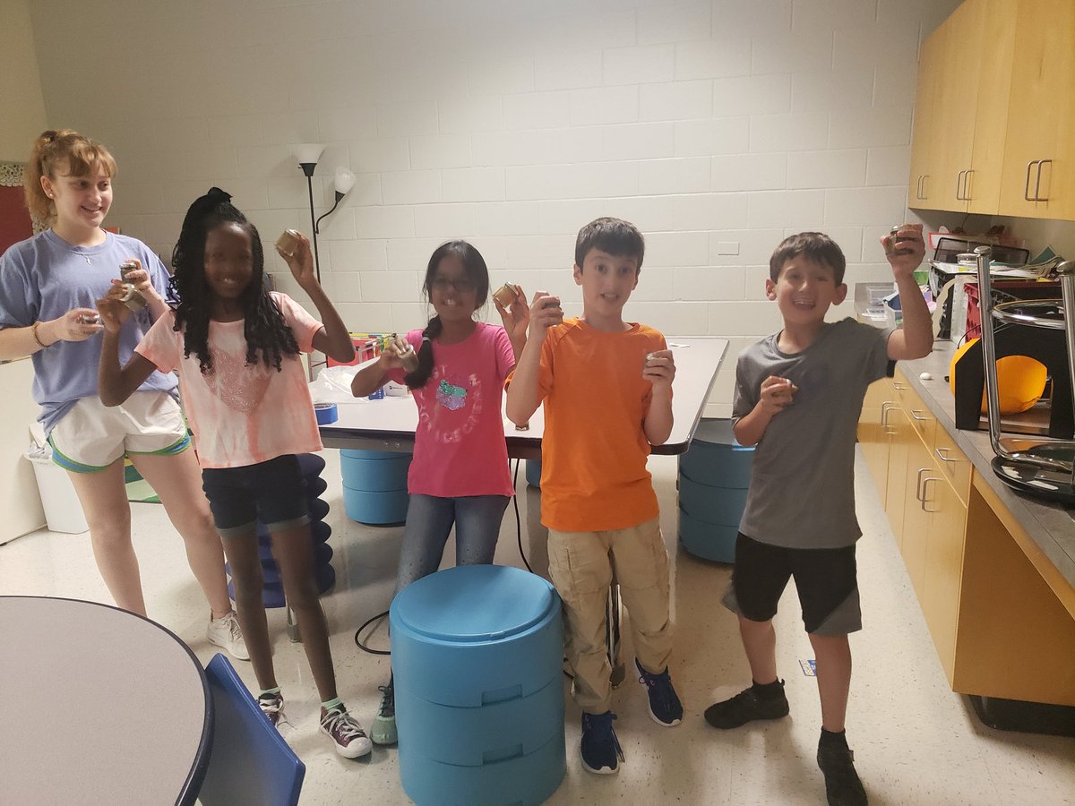 DigginAnn's tweet photo. Day 2 even better! Studied stratigraphy through creative PB&amp;J layers. Then Munselled soil and did experiments to determine composition @parishepiscopal @ParishSummertx #ParishSummer #daycamp #camp #archaeology #digginghistory https://t.co/23rJckjSYi