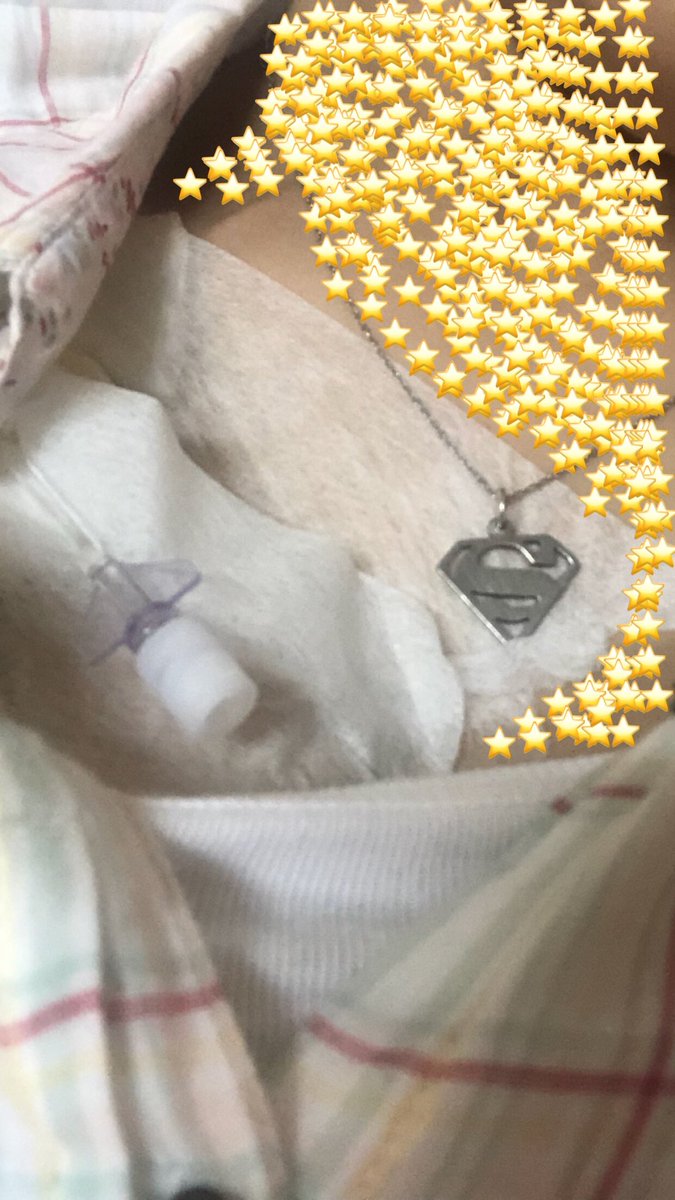 Faridasabryyy's tweet photo. Two needles+Two sources of strength♥️🎗
#3rdBattle #CancerFighting #SuperFee #LymphomaStage4 https://t.co/6RIaG6HCc2