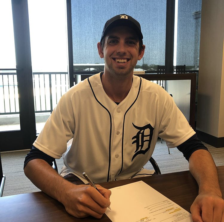 UCSDbsb's tweet photo. Congrats to @TeddyStuka, who signed 1st pro contract Monday at TigerTown in Lakeland, Fla., with @tigers, who selected him in 14th round of #MLBDraft. Teddy thus forgoes final season of eligibility as 3-time West Region champ in his 3 years. โ๏ธ
#GoTritons ๐ฑ #ProTritons #MotorOn https://t.co/dCBli95hlY