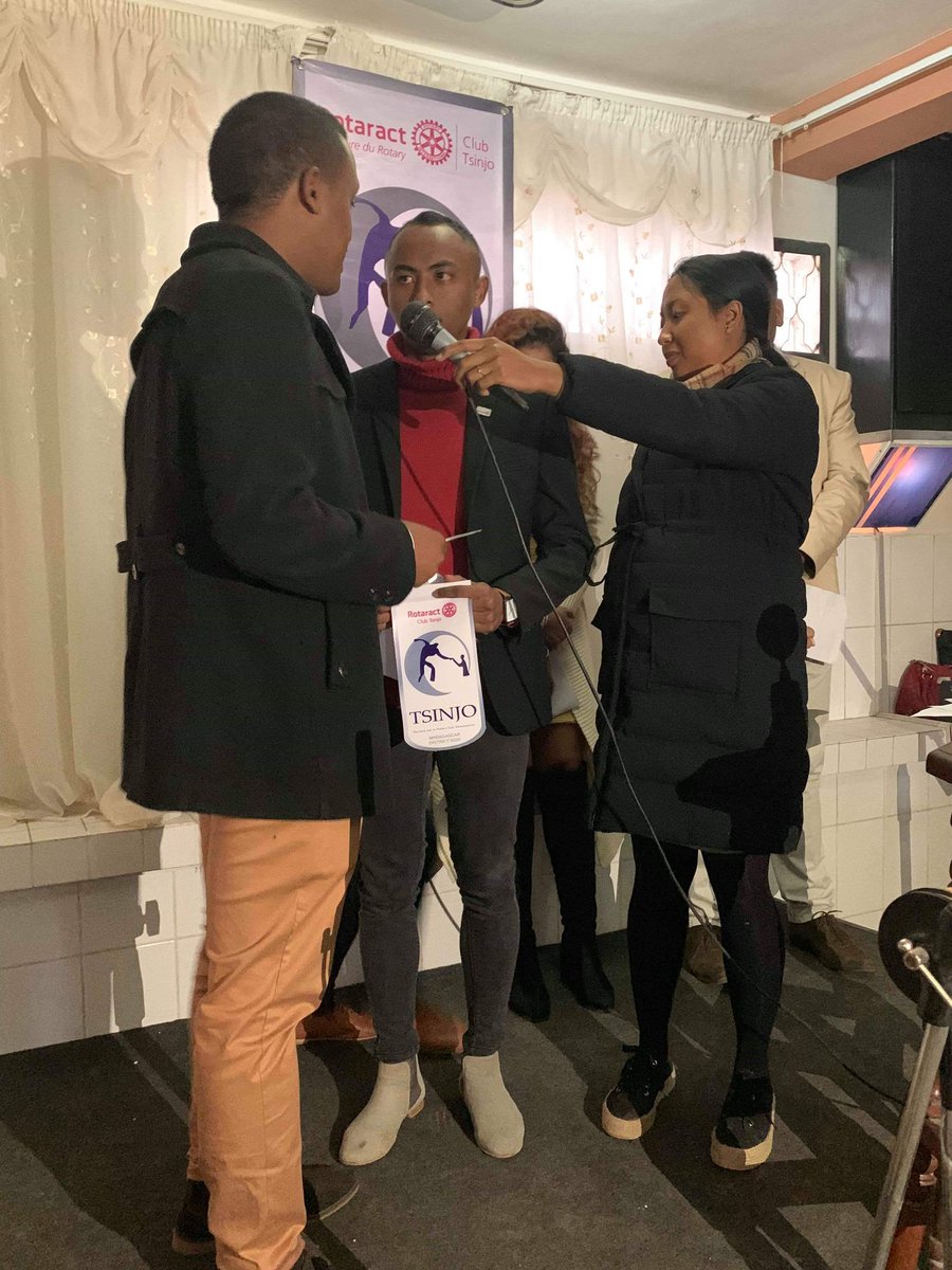 RotaractTsinjo's tweet photo. Le Rotaract Club Tsinjo est heureux d'accueillir ses trois nouveaux membres Fiadanana, Roze et Ralph qui viennent d'être intronisés ce samedi 22 juin 2019. Soyez fiers et dignes de l'insigne que vous portez. 
#rotaract #rotary #d9220 
#soyonslinspiration
#peopleofaction https://t.co/610yggJ54x