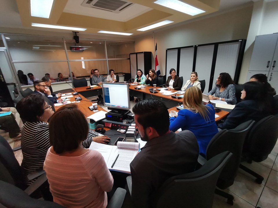 Comisión de Asuntos Jurídicos presidida por la diputada @FranggiDiputada quien junto a la jefa de fracción la diputada <a href="/silhersa/">Silvia Hernández</a> avanza el Exp 21020, ley pretende atacar la presencia de sustancias psicotrópicas en la conducción. Proyecto del diputado <a href="/DanielUlate21/">Daniel Ulate</a>