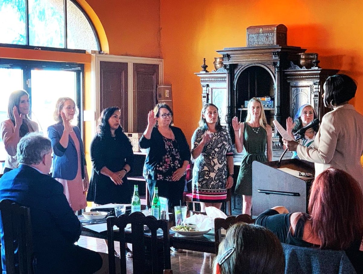 LitivateRep's tweet photo. Litivate's Jim Drimmer and Mathew Yamagata joined our remarkable Renée Rees at the Sacramento Legal Secretaries Association Dinner Meeting, where Litivate served as Vendor of the Month, and Renée was inducted as a new SLSA member. Thanks SLSA! 👏#sacramentolegalcommunity https://t.co/x4yJSFsh4W
