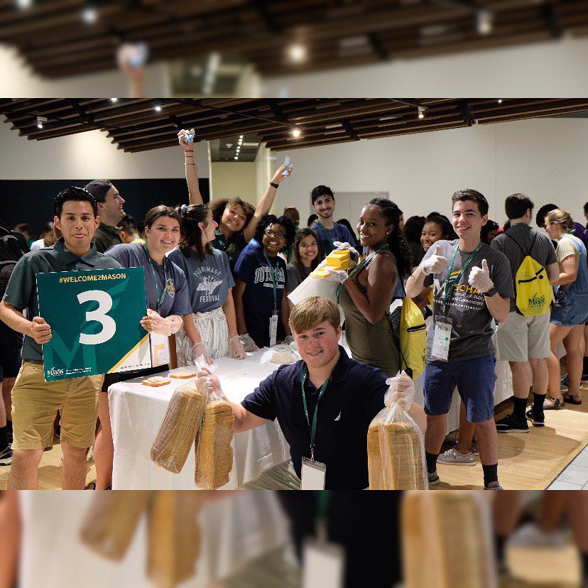 Mason_Dining's tweet photo. On behalf of our friends at Mason Catering, we thank everyone who helped the GMU honors college to complete their service project of creating boxed lunches and bagging produce for @dcck & Arlington Food Assistance Center!
#Sodexofightshunger #helpstophunger https://t.co/XStGgFddAf
