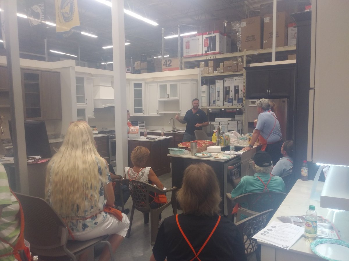 VictorSCarrick1's tweet photo. STRIVIN TO THRIVE at #6975..D09!
Specialty Tuesday associate family recognition....Thomasville and Behr paint reps sharing AWESOME knowledge. TEAMWORK in ACTION! @SantiBernardez @JeffBeesing @Mark_A_Wilke @DeidreWatkins20 @CharlottaMitch @steve_nell @sunnymachelle https://t.co/yPspPMBG8l