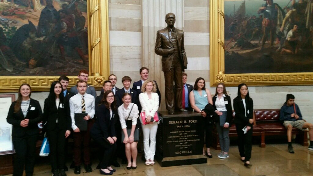 TeamRUSH27's tweet photo. The Michigan FRC Teams represented at #FIRSTNAC2019, @DHSDreadbots @FRC1718 @FIRSTTeam302 @TEAM2834 @IAMRobot4810, were fortunate enough to receive a staff lead tour of the capital today! @kylehughes27 https://t.co/xAxOnApOFE