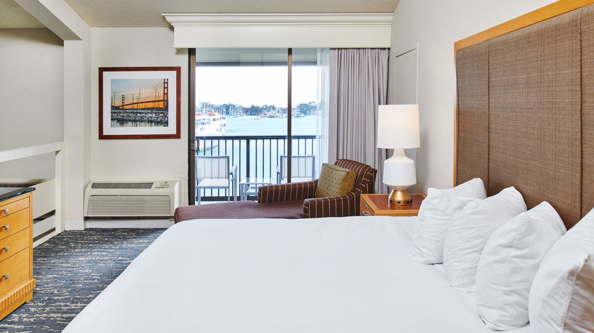 DoubleTreeBerk's tweet photo. When will you be in town for that #vacation you deserve? We can't wait to welcome you to #doubletreeberkeley! #TravelTuesday #BerkeleyCa https://t.co/cswYBciBIq https://t.co/jotavyGjPH