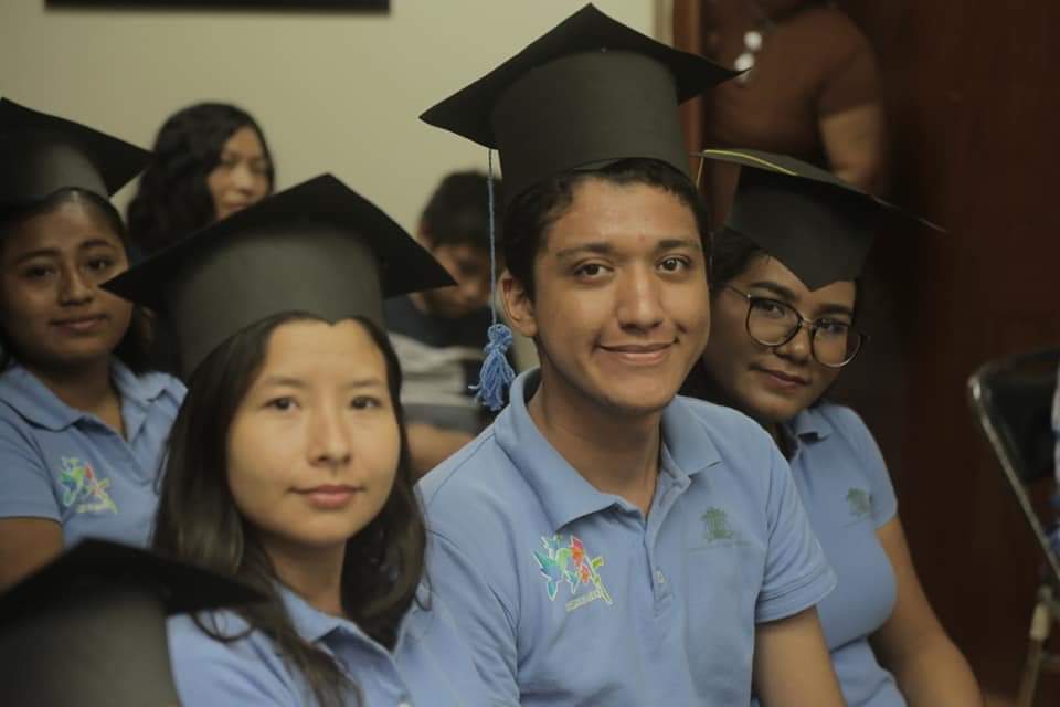 ariveropalomo's tweet photo. Nuestros programas de #ResponsabilidadSocial generan conocimiento, desarrollan habilidades de destreza y una conciencia cívica en la formación académica y personal de nuestros estudiantes. @PerajOficial
#Emprim
Por eso y más @uqroo_mx es un #LugardeBuenasNoticias 👫👬👭👍 https://t.co/xryzTzPz0Q