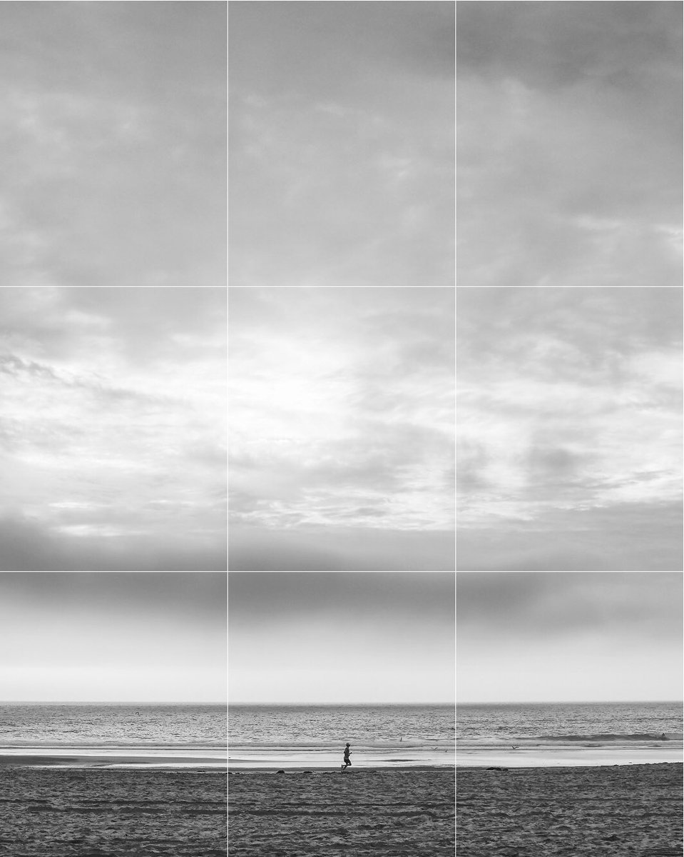 Composition (1)أولى الاساسيات هي قاعدة التثليث Rule of Thirdsكل لقطة نقدر نقسمها لثلاث أجزاء تكون ظاهرة على الشاشة، القاعدة تقول أنه نوضع العنصر المهم في ثلث ونترك ثلثين للخلفية، أو العكس... وهذي احدى اولى الاساسيات الي تساعد في تطوير التقاط الصورة وتستخدم كثير في Landscape