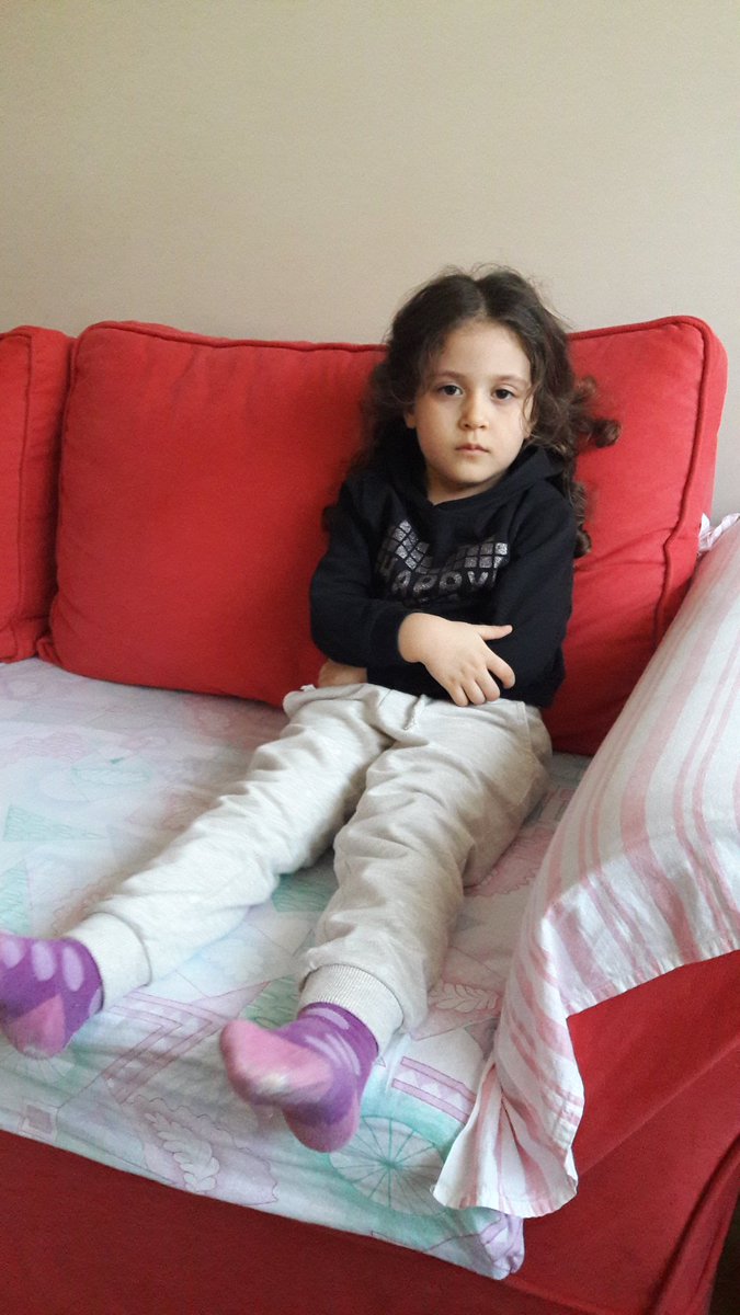 Bu yeğenim 4 aydır her gece "babamı özledim " diye ağlıyor,  ÇIĞLIK atıyor
Neredesiniz ey babalar? 
Yok mu bu ÇIĞLIKLARI duyan bir VİCDAN
Nerdesin EY İnsanlık
Nerdesin EY Müslüman 

AFSözünü TutmaVakti