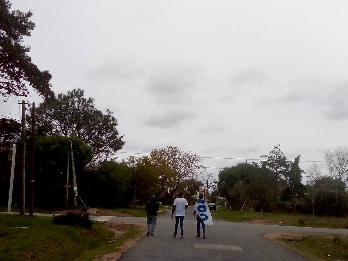 GiuRodriguez23's tweet photo. Hoy desde temprano recorriendo Ciudad De La Costa. No nos para nada! #Lista400 #EstamosPreparados 💪💪💙 @ANiffouri400 @LuisLacallePou https://t.co/eEEOmFzUao