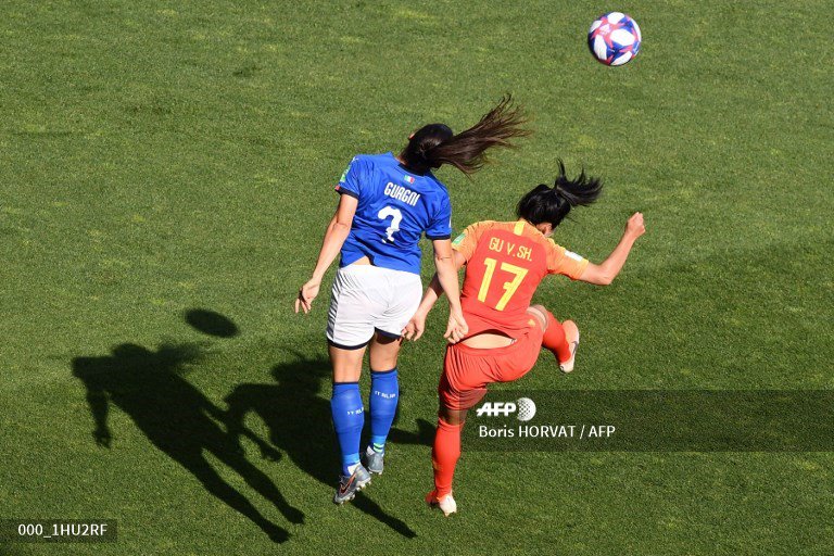 AFPphoto's tweet photo. #WomenWordCup #ITA #CHN
#MATCH43 #FIFAWWC
Italy's defender Alia Guagni (L) vies with China's forward Yasha Gu.
A picture by #AFP photographer Boris Horvat https://t.co/DSFLBgzyvA