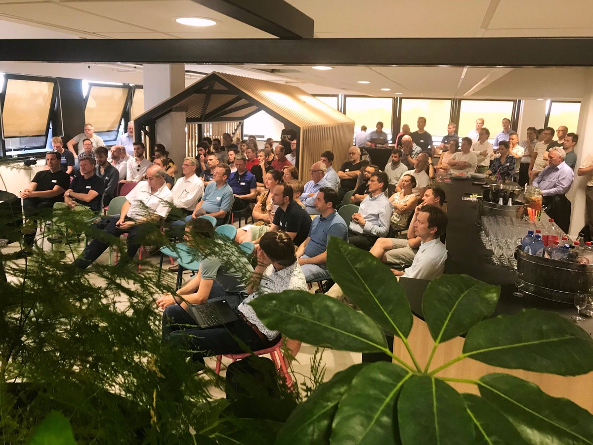 30+ degrees Celsius didn’t stop over 100 attendees to join the #smartzone business meetup tonight! Looking for new POCs next to #climateadaptation , #smartlighting and #safecrossing.