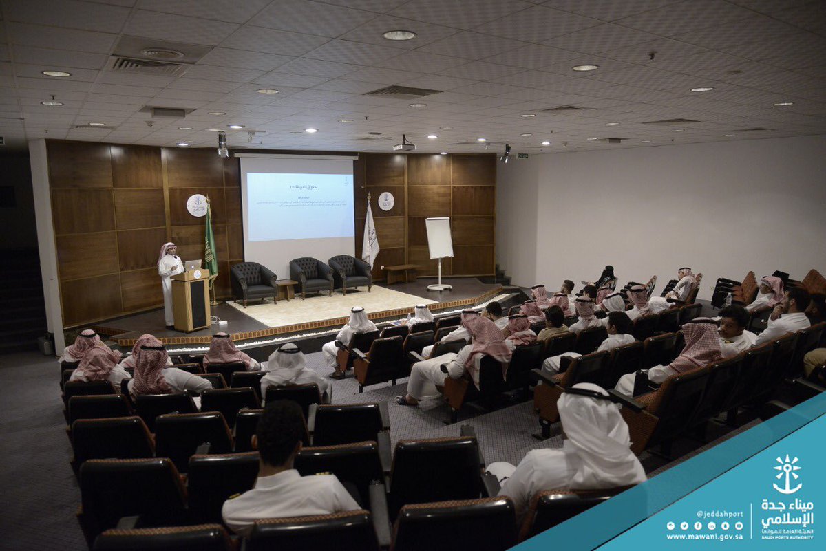 jeddahport's tweet photo. مدير عام #ميناء_جدة_الإسلامي يعقد لقاءً مع المعينين حديثاً ضمن البرنامج التعريفي المعد لهم وبما ينعكس عليهم معرفياً بأعمال كافة مرافق الميناء https://t.co/r5RQsgWoKv