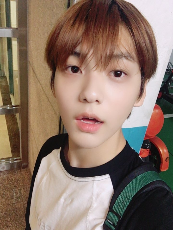 txt_ecuador's tweet photo. ¡Hola Es Soobin!
Tomé unas 100 fotos en el auto en movimiento y solo elegí cuatro. Jeje ..
Pero por favor, ¡mira bien! 🇰🇷
#TOMORROW_X_TOGETHER #수빈 #SOOBIN
#ken / TXT Ecuador🇪🇨💕
#TXT #투모로우바이투게더 #TXTEcuador https://t.co/ZhZbgAGChQ