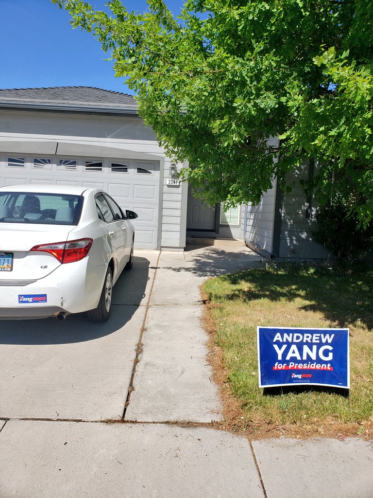 ZarMarquez23's tweet photo. Getting ready for the first round of Democratic debates here in Reno,NV!! @AndrewYang  #YangGang #Yang2020 https://t.co/3AIUNRCzJK