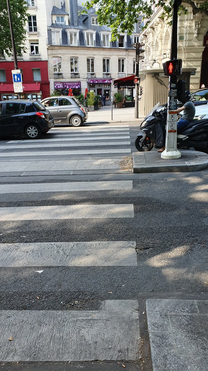 7BillionPics's tweet photo. Hey Twitter! Share your best #crosswalk picture with hashtag #helpmecross! 📷 We're on a mission to #crowsource images to help blind and low vision people cross the street 👨‍💻👩‍💻 https://t.co/fICjJ360nd