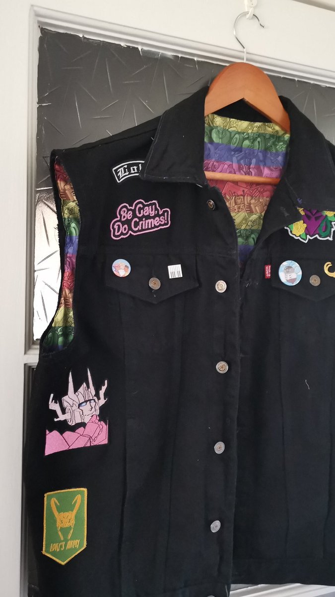 das_kutte's tweet photo. Owner: @claudovel 
Maker: @PrimacronJacket
Lining fabric by @Lem_Borghini, patch art by @Natephoenix83 and custom patches by @PinkBird_Tweets. https://t.co/C3VgiXiO1p